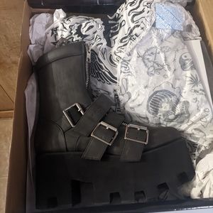 Current mood platform boots size 8m